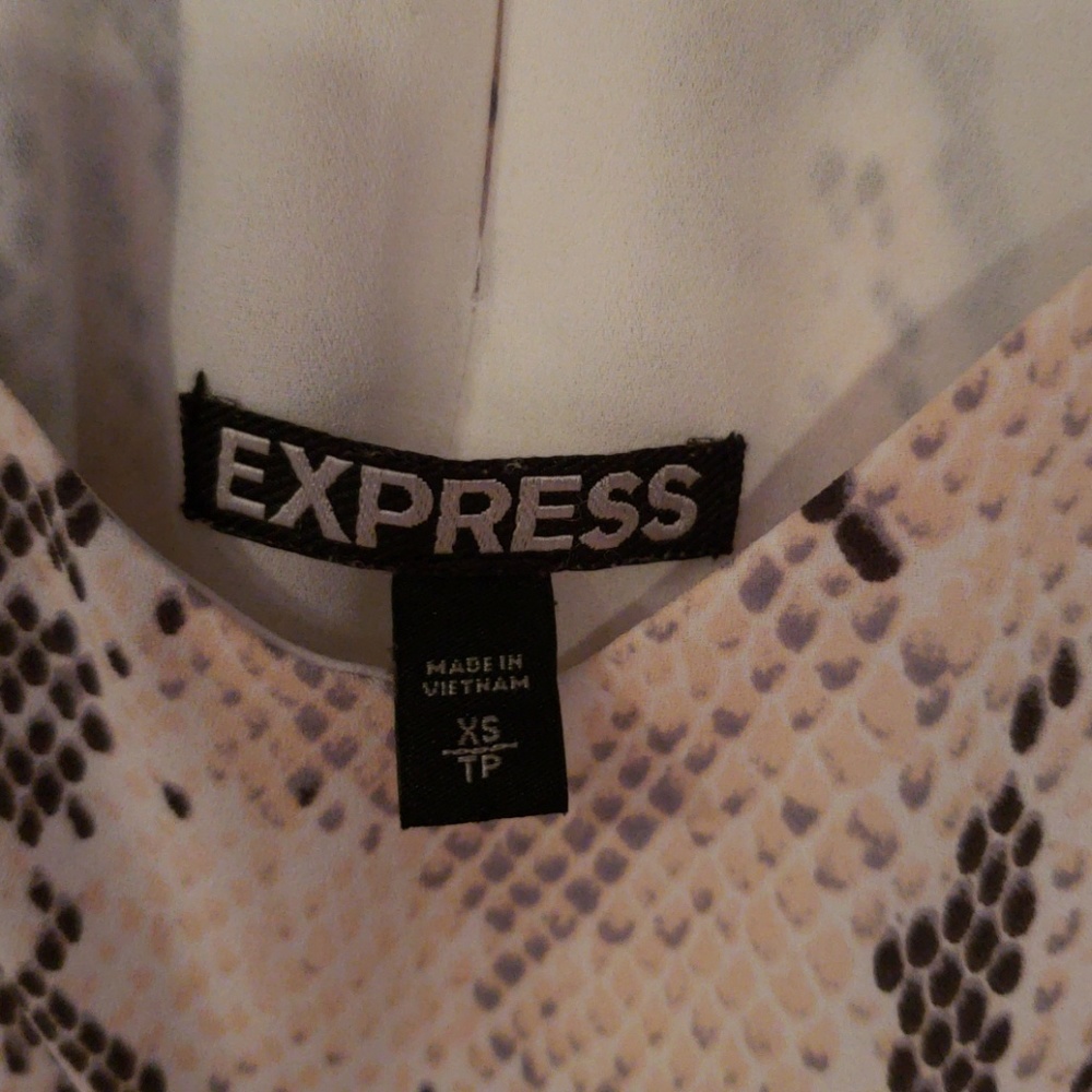 Express Blouse - Picture 3 of 4